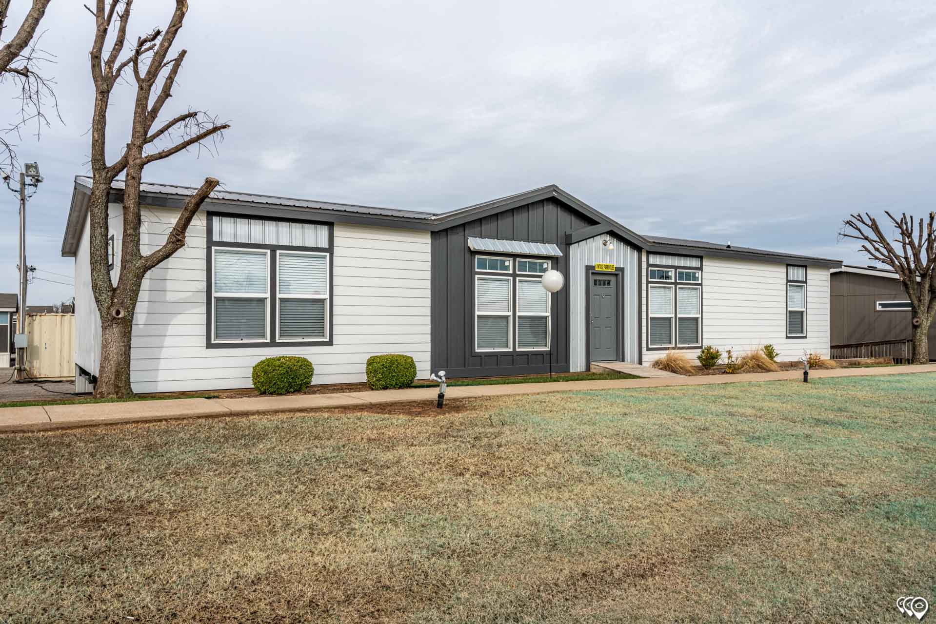 Fiesta The Vintage Farmhouse 320FT32643C by Palm Harbor Homes Palm